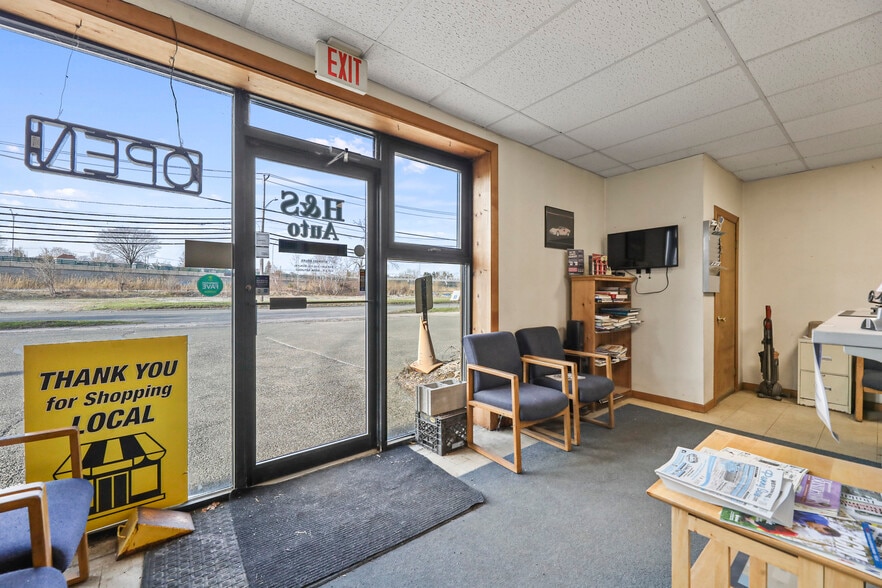 More Photos Of 1260 East St, Pittsfield Freestanding For Sale