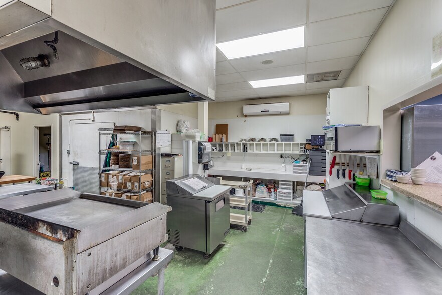 More Photos Of 17297 Stuebner Airline Rd, Spring Restaurant For Sale