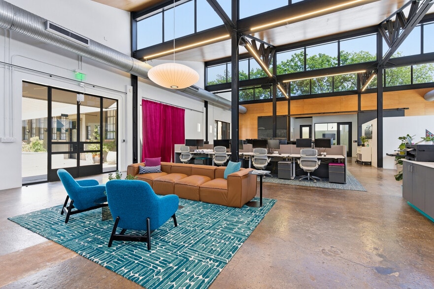 More Photos Of 311-321 Sixth St, San Antonio Office For Sale