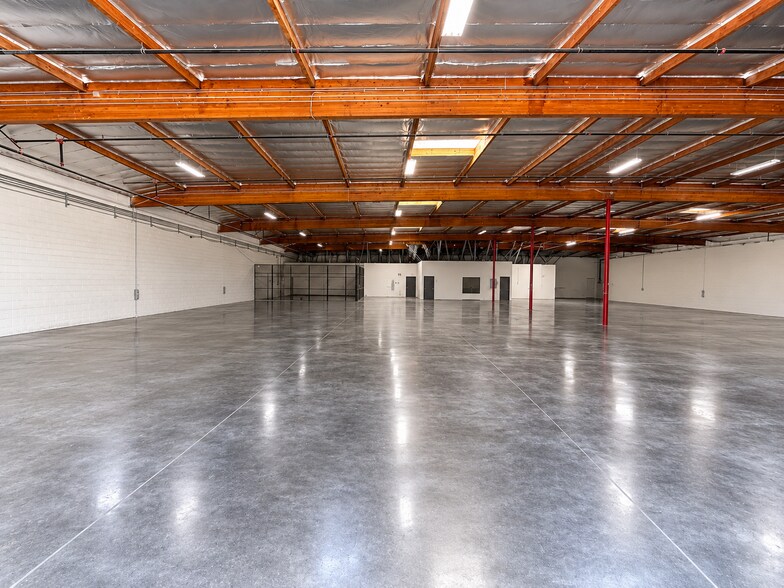 More Photos Of 15030-15040 Keswick St, Van Nuys Warehouse For Lease