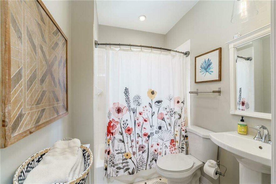 More Photos Of 604 Glen Iris Dr NE, Atlanta Office Residential For Sale