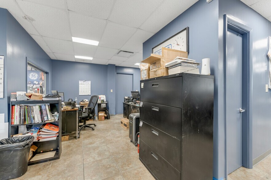 More Photos Of 809 Swift St, Daytona Beach Warehouse For Lease