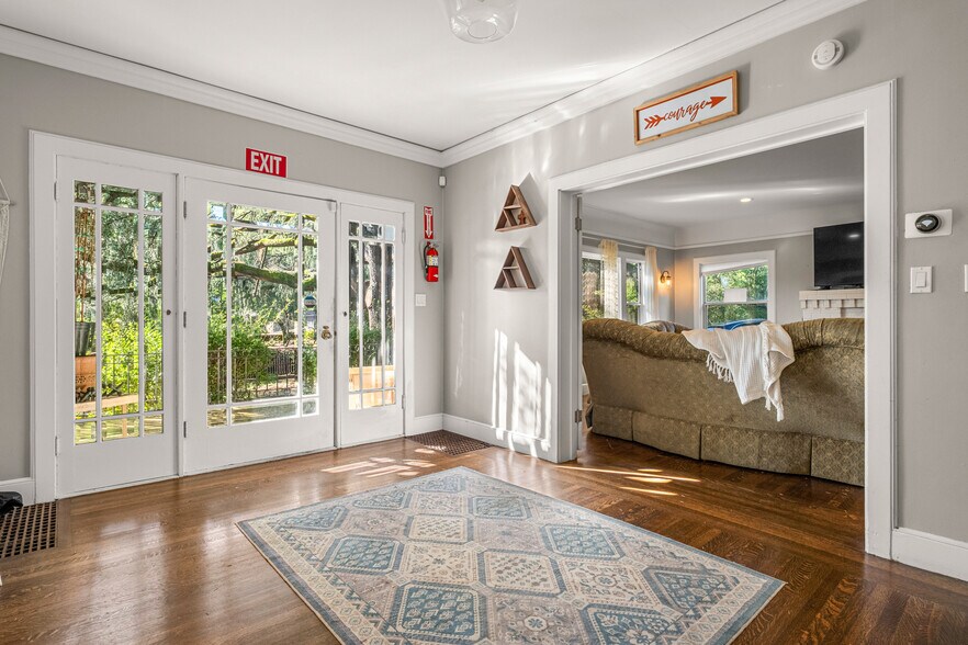 More Photos Of 320 Taylor Rd, Newcastle Specialty For Sale