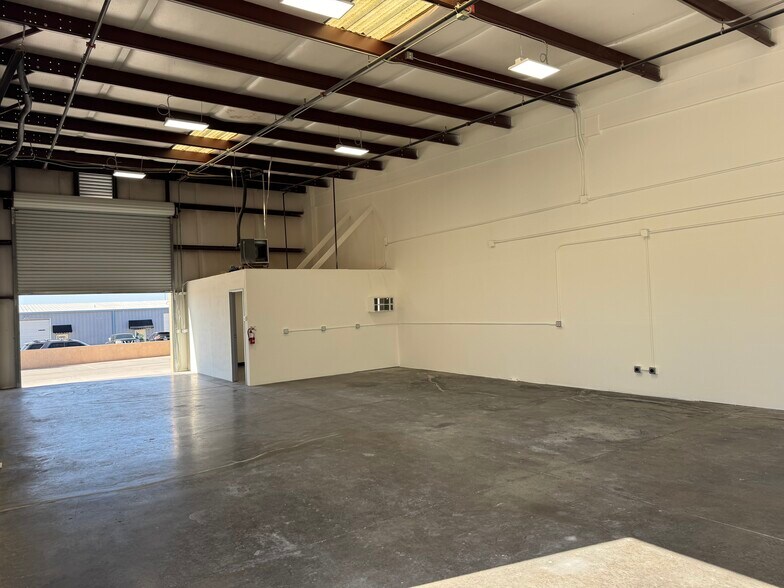 More Photos Of 2010 Holly Ave, Lake Havasu City Warehouse For Lease