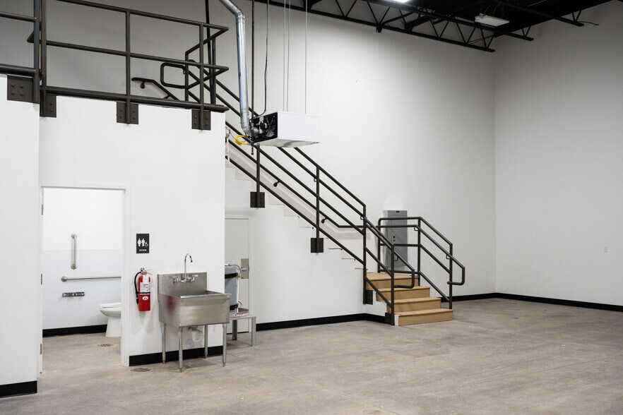 More Photos Of 164 Old Highway 91 hwy, Hurricane Warehouse For Lease