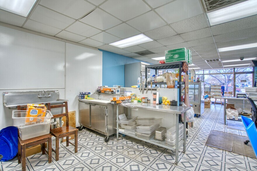 More Photos Of 900 Coffman St, Longmont General Retail For Lease