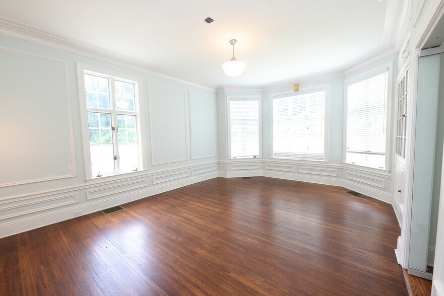 More Photos Of 12 Lotus Ave, Chester Specialty For Sale