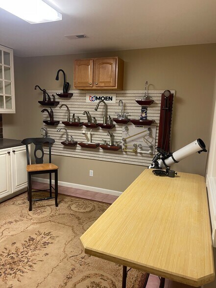 More Photos Of 455 E Highway 324, Rock Hill Showroom For Lease