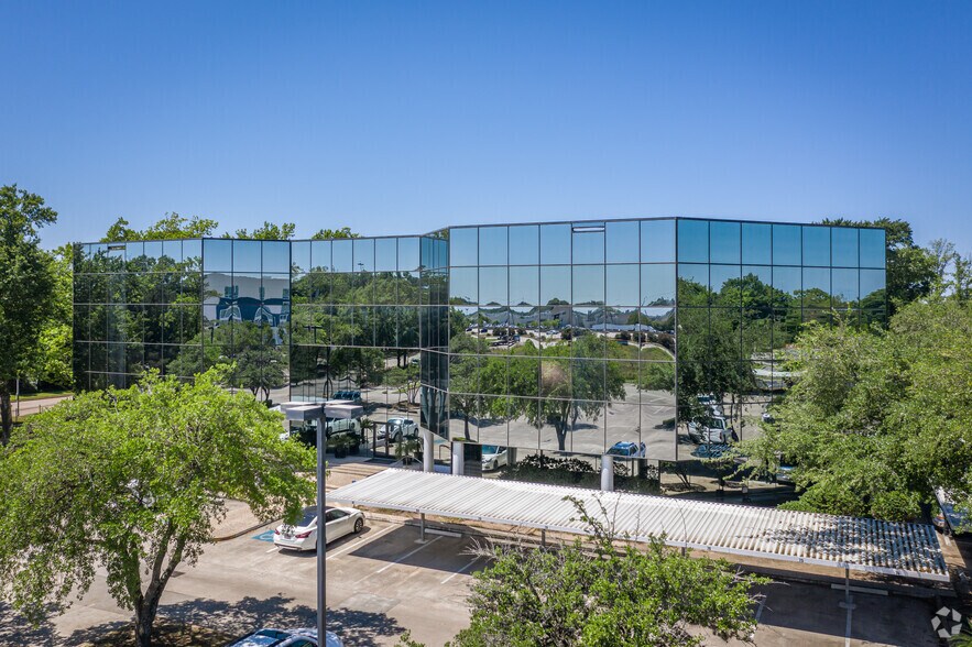 More Photos Of 222 Pennbright Dr, Houston Office For Lease