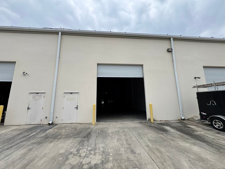 More Photos Of 4333 Silver Star Rd, Orlando Warehouse For Sale