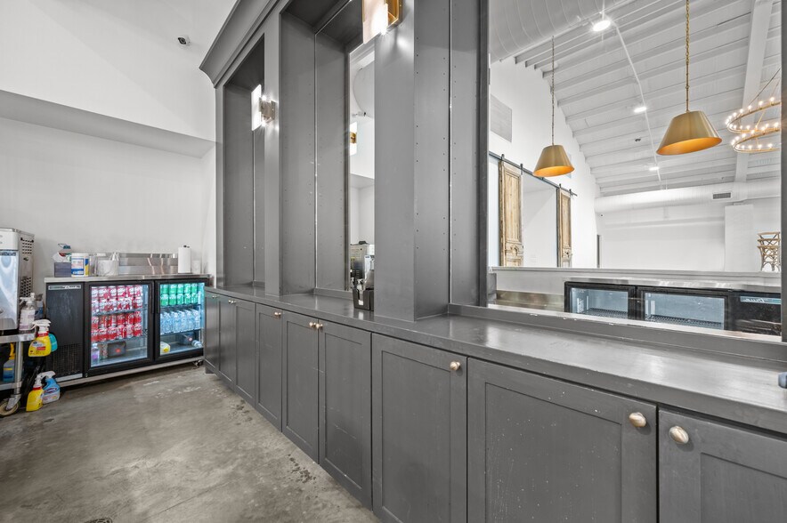 More Photos Of 6644 TX-61, Anahuac Theater Concert Hall For Sale