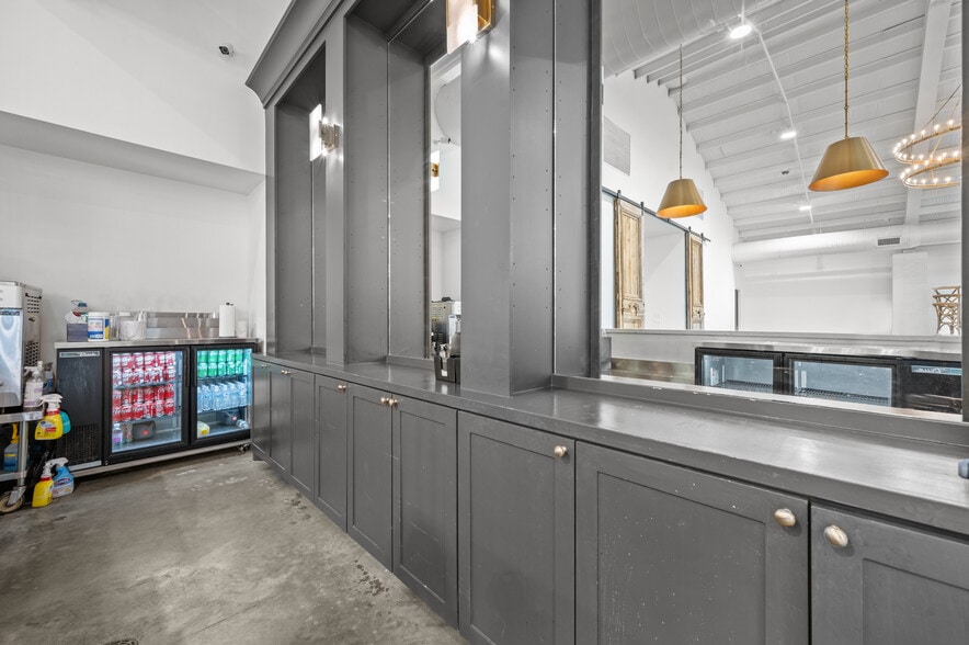 More Photos Of 6644 TX-61, Anahuac Theater Concert Hall For Sale