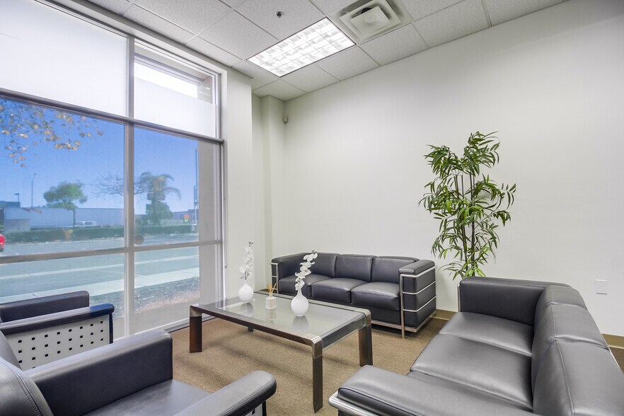 More Photos Of 1568 Lancaster Point Way, San Diego Flex For Sale