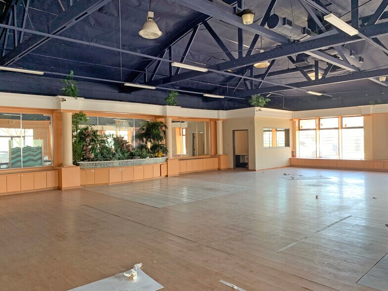 More Photos Of 1533 W Valley Blvd, Alhambra General Retail For Sale