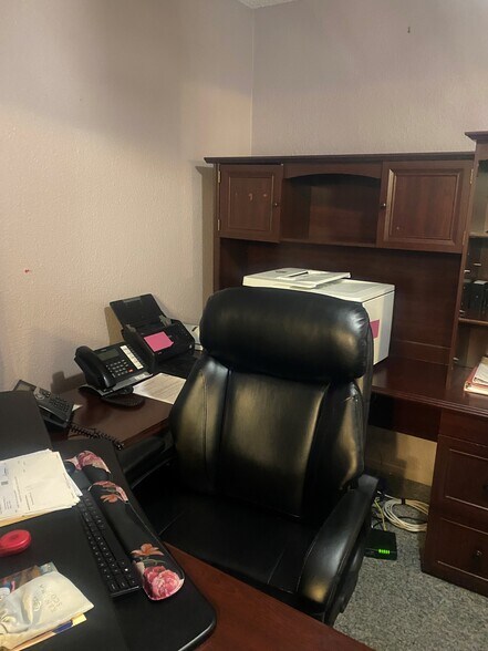 More Photos Of 2020 E 8th St, Odessa Office For Sale