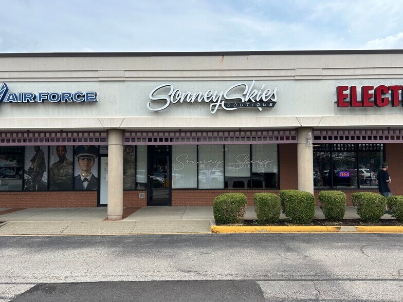 More Photos Of 2 River Walk Mall, Charleston Unknown For Lease