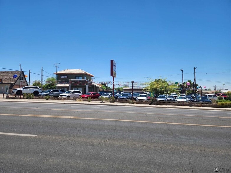 More Photos Of 877 W 8th St, Yuma Auto Dealership For Sale
