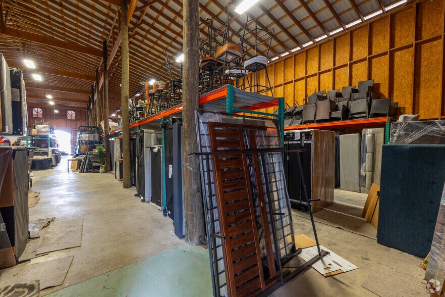 More Photos Of 11734 Schriber Rd, Buda Warehouse For Lease