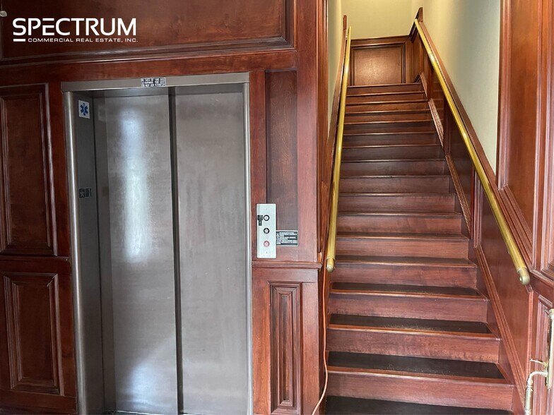 More Photos Of 13808 Ventura Blvd, Sherman Oaks Office For Sale