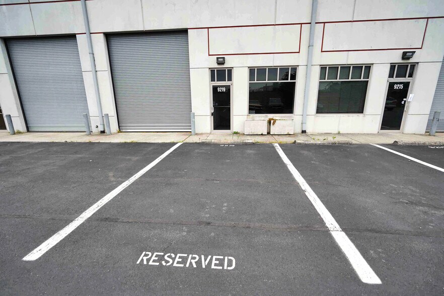 More Photos Of 9201-9373 Mike Garcia Dr, Manassas Warehouse For Lease