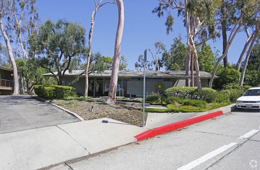 More Photos Of 969 Colorado Blvd, Los Angeles Loft Creative Space For Lease