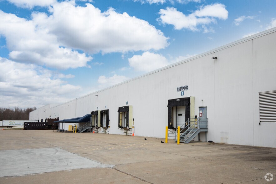 More Photos Of 1201 Aviation Blvd, Hebron Distribution For Lease