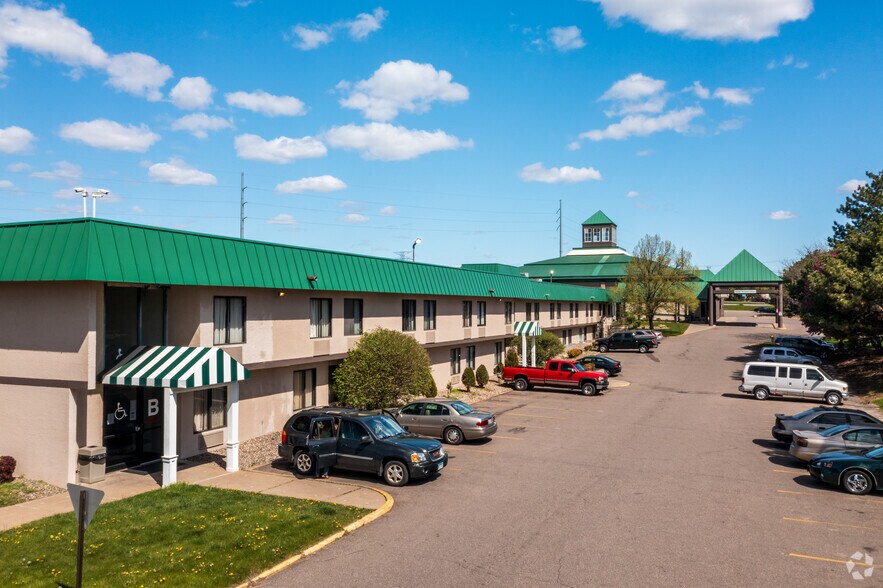 More Photos Of 2705 Annapolis Ln N, Plymouth Hotel For Sale