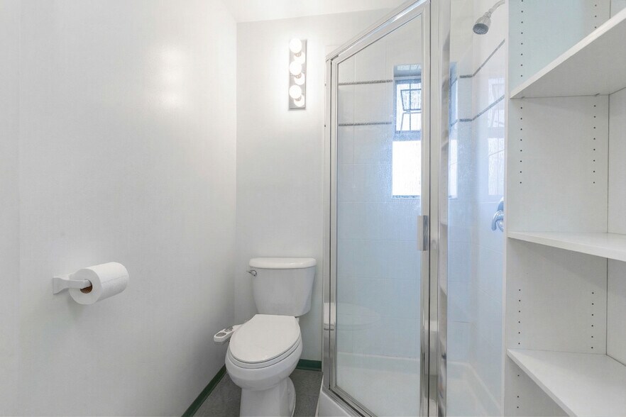 More Photos Of 12185 Beecher St, Surrey Storefront For Sale