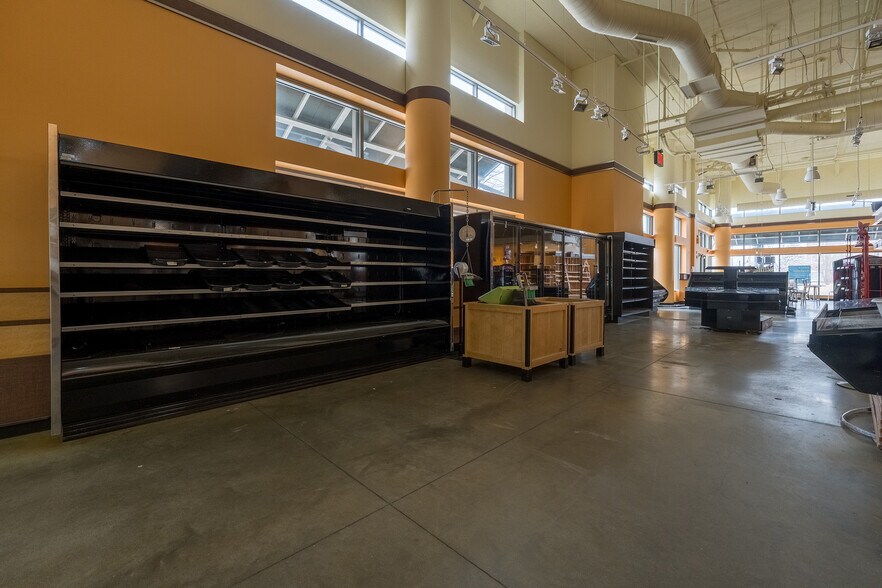 More Photos Of 3253 Dodge St, Omaha Hotel For Sale