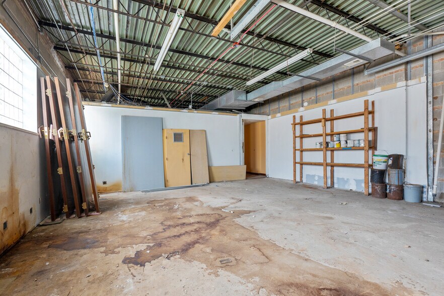 More Photos Of 9870 Derby Ln, Westchester Loft Creative Space For Sale