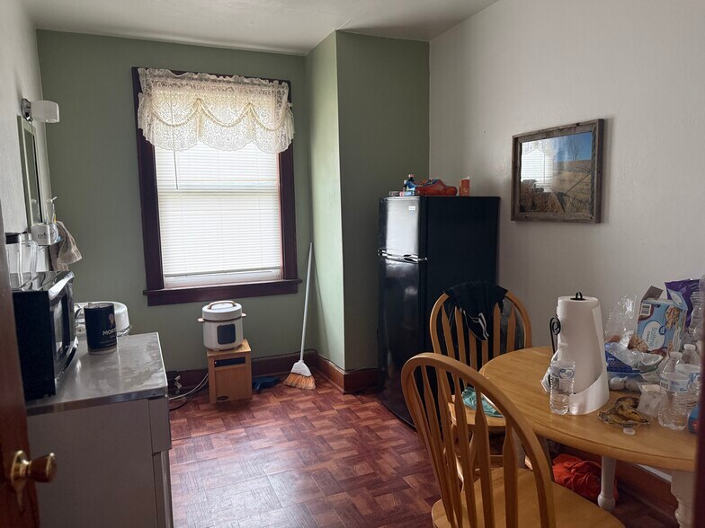 More Photos Of 218 Commercial Ave, Wallace Hotel For Sale