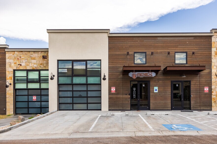 More Photos Of 4554 Forestdale Dr, Park City Light Manufacturing For Sale