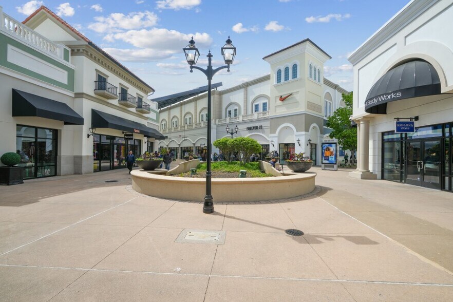 More Photos Of 152 The Arches Cir, Deer Park Unknown For Lease