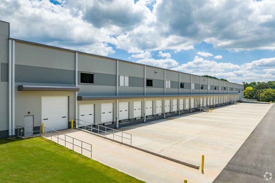More Photos Of 3611 Jonesboro Rd, Atlanta Distribution For Lease