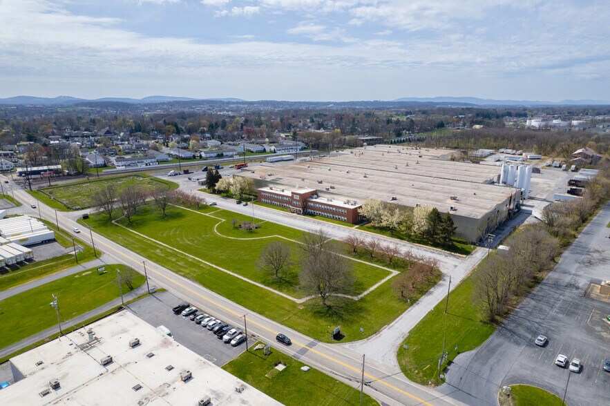 More Photos Of 465 Railroad Ave, Camp Hill Warehouse For Lease