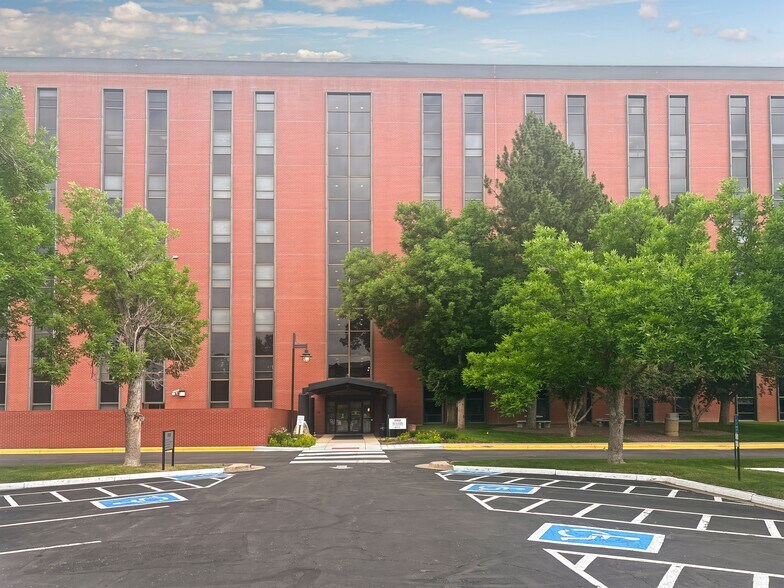 More Photos Of 3900 S Wadsworth Blvd, Lakewood Coworking Space