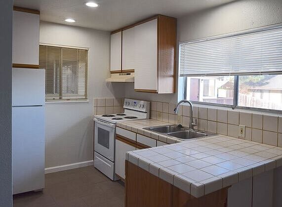 More Photos Of 800-812 Lyndon St, Monterey Apartments For Sale