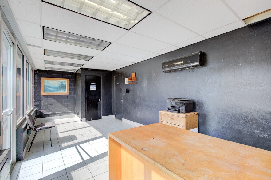 More Photos Of 1328 SE Stephens St, Roseburg Auto Dealership For Sale