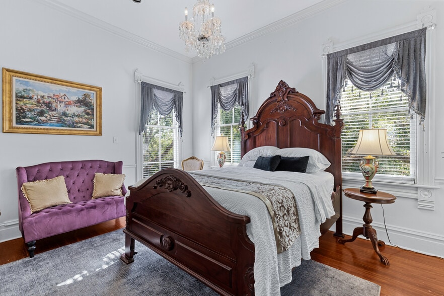 More Photos Of 402 E Gaston St, Savannah Hospitality For Sale