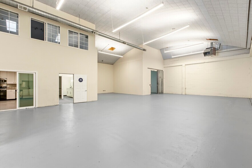 More Photos Of 560 4th St, San Francisco Showroom For Lease