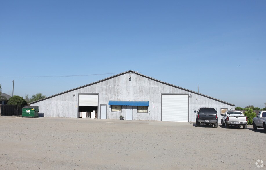 More Photos Of 551 N Spruce Rd, Exeter Warehouse For Lease