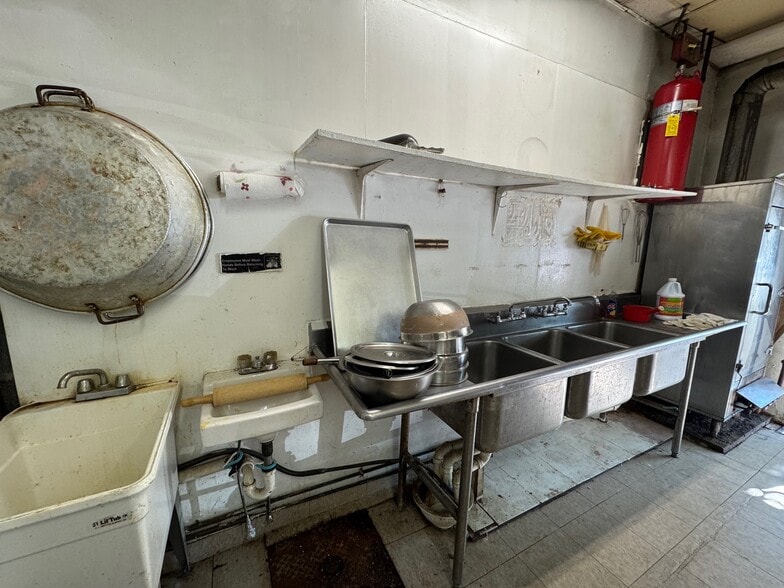 More Photos Of 17 Broadway, Gloucester City Restaurant For Sale