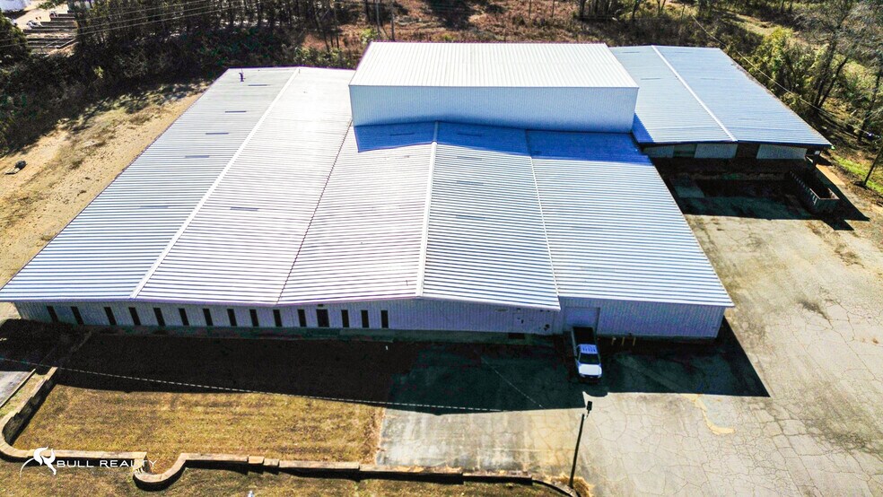 More Photos Of 210 E Lukken Industrial Dr, Lagrange Warehouse For Lease