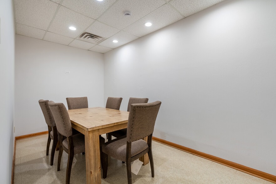 More Photos Of 6135 N Elston Ave, Chicago Office Residential For Sale