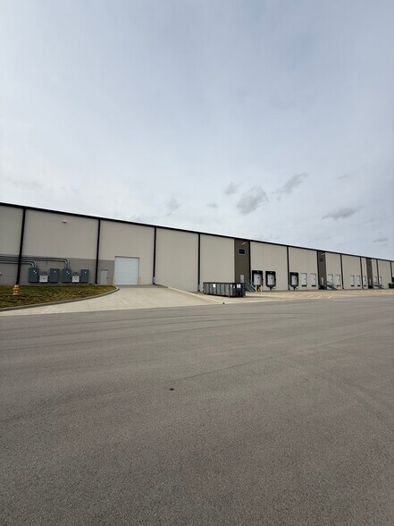 More Photos Of 200 Alligood Way, Lebanon Unknown For Lease