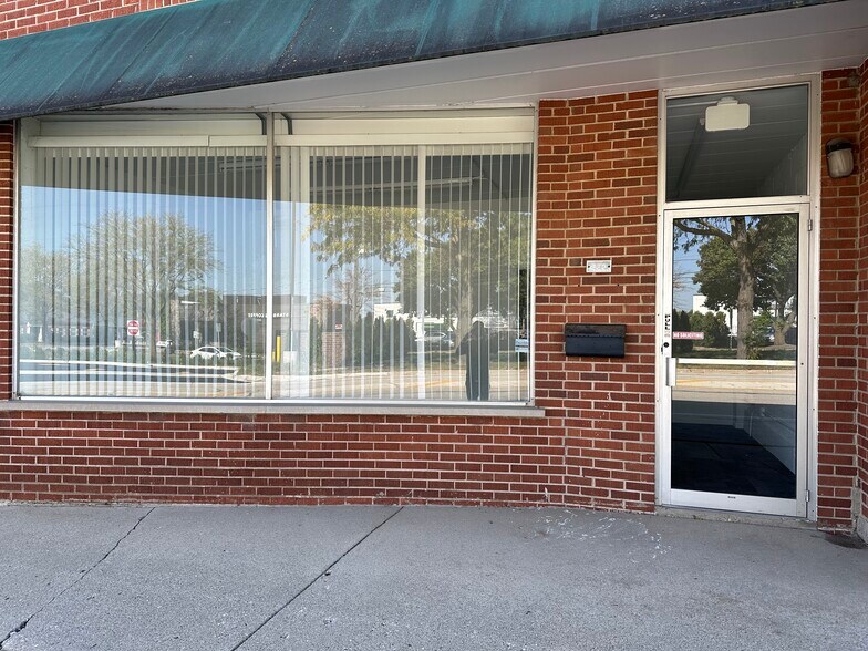 More Photos Of 220-230 Hicks Pl, Palatine Storefront Retail Residential For Sale