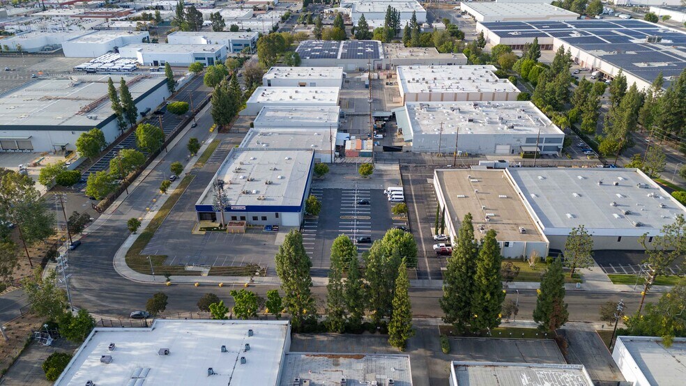 More Photos Of 9031 N Lurline Ave, Chatsworth Distribution For Lease