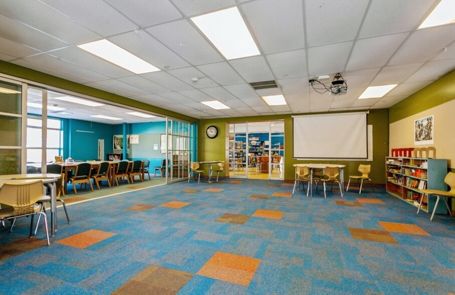 More Photos Of 260 Boardman Rd, Poughkeepsie Schools For Lease