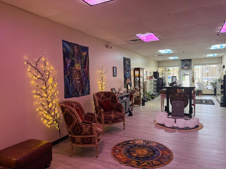 More Photos Of 215 N Chicago St, Joliet Storefront Retail Office For Lease