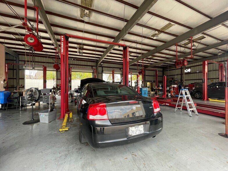 More Photos Of 11239 Veterans Memorial Dr, Houston Auto Repair For Sale